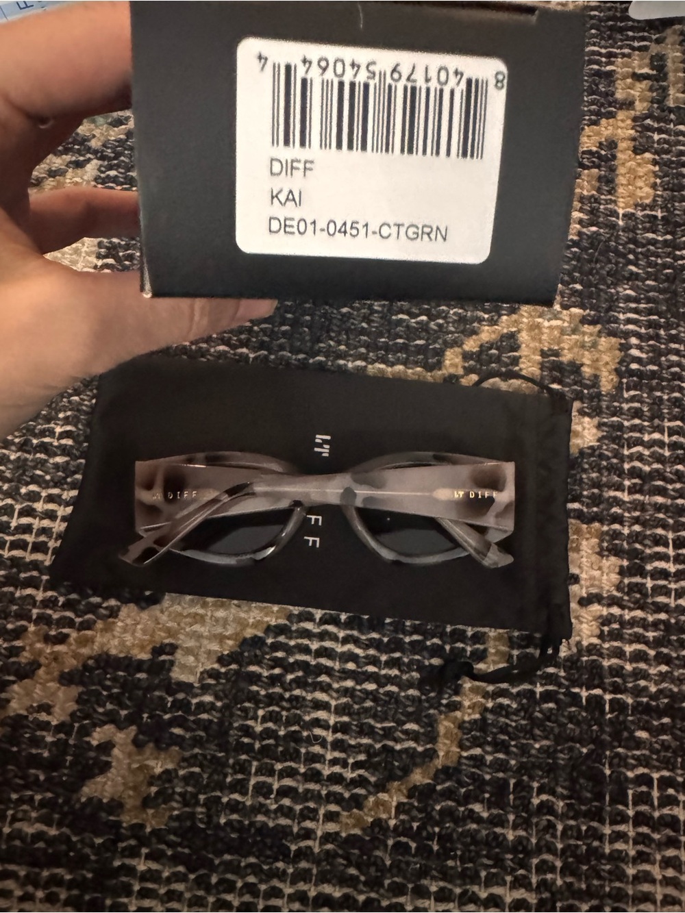 DIFF Kai Sunglasses in Gray Tortoiseshell